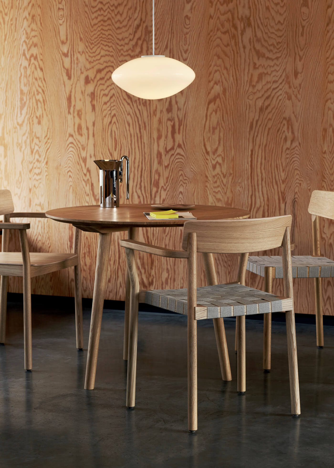 Zeitloser Betty TK10 Armlehnstuhl von &Tradition, ergonomisch und hochwertig – modernes Design für jeden Raum