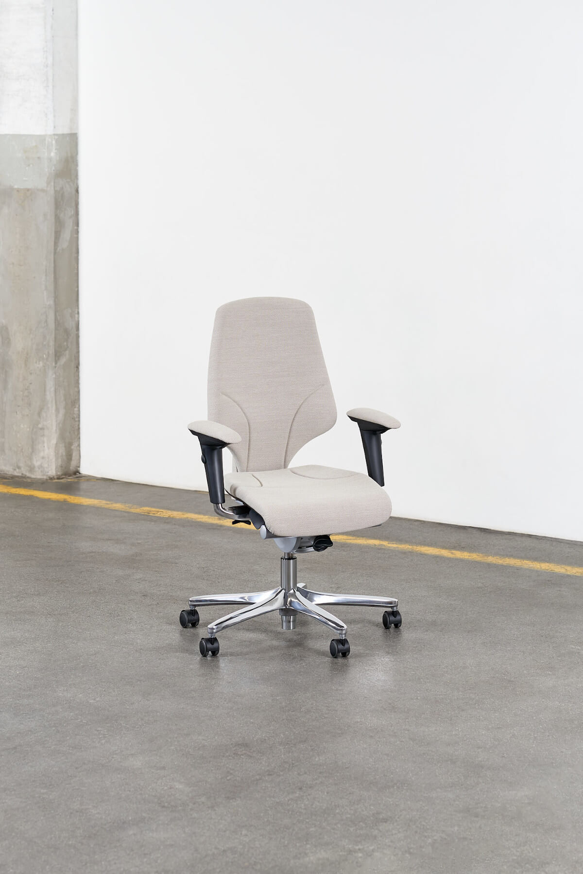 Giroflex 64-4578 ergonomischer Bürostuhl mit höhenverstellbarer Rückenlehne und atmungsaktivem Stoff