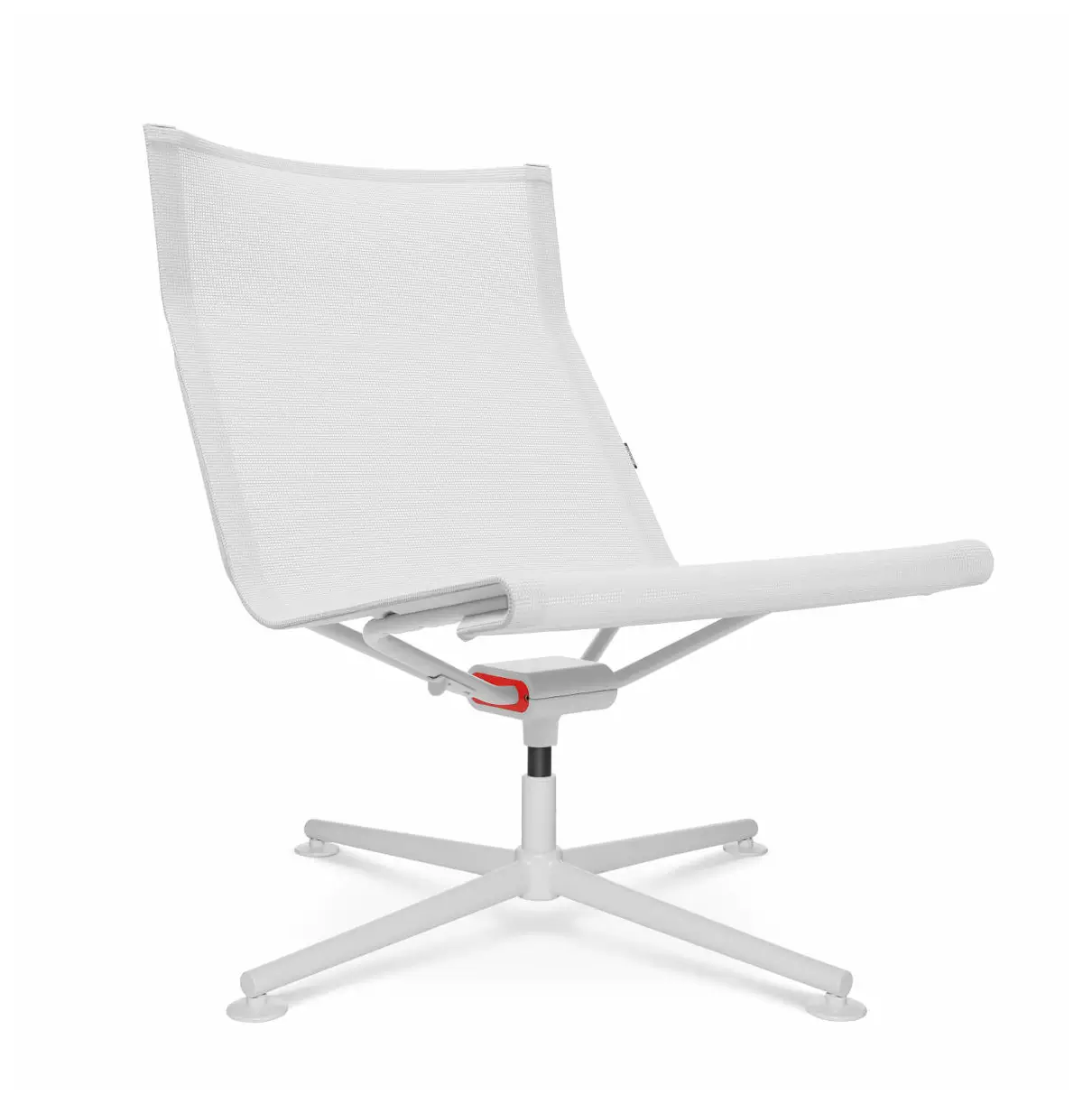 Wagner d1 Low Lounge Loungesessel in Weiß mit Netzbespannung und Viersternfuß in perspektivischer Vorderansicht.