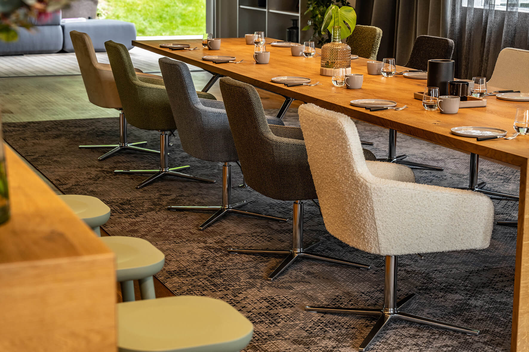 Wagner W-Cube 1C Polstersessel mit ergonomischer Höhenverstellung und robustem Holzgestell im modernen Design