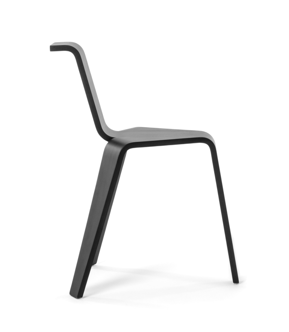 Magis Aka Hocker schwarz, ergonomisch, kompakt, stapelbar, modernes italienisches Design, langlebig