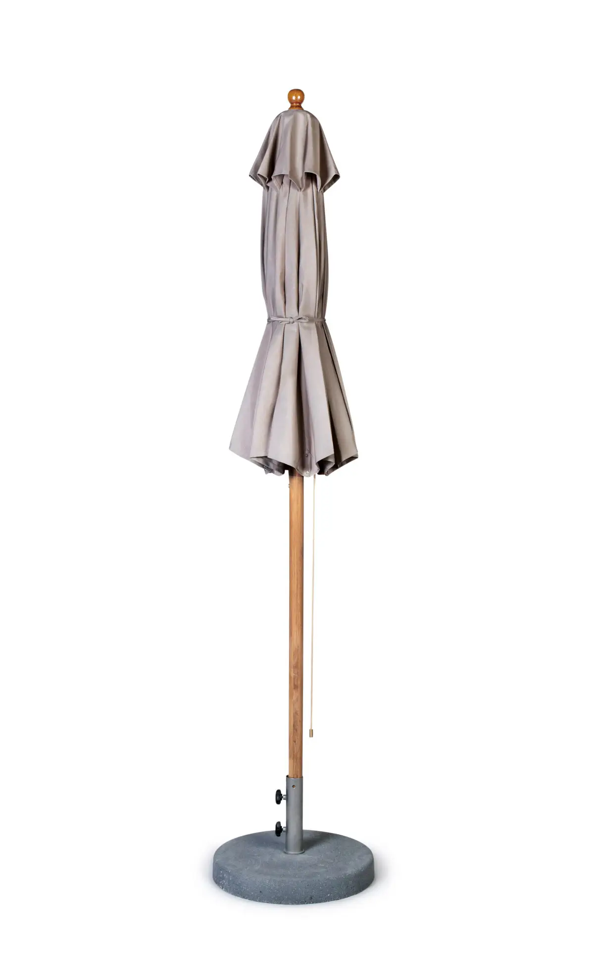 Geschlossener Weishäupl Teakschirm Ø 250 cm mit Leinenbezug und Teakholz-Mast