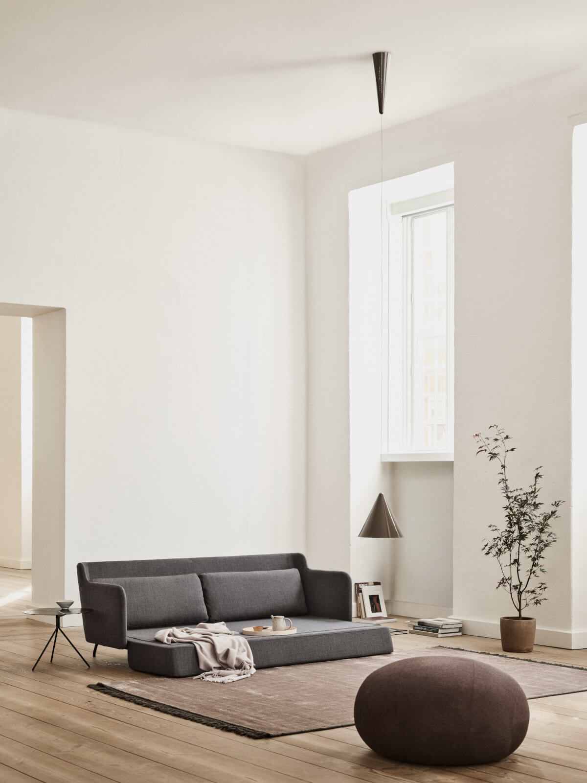 Softline Cut Hocker als modernes Sitzmöbel mit hochwertiger Polsterung und kompakter Form