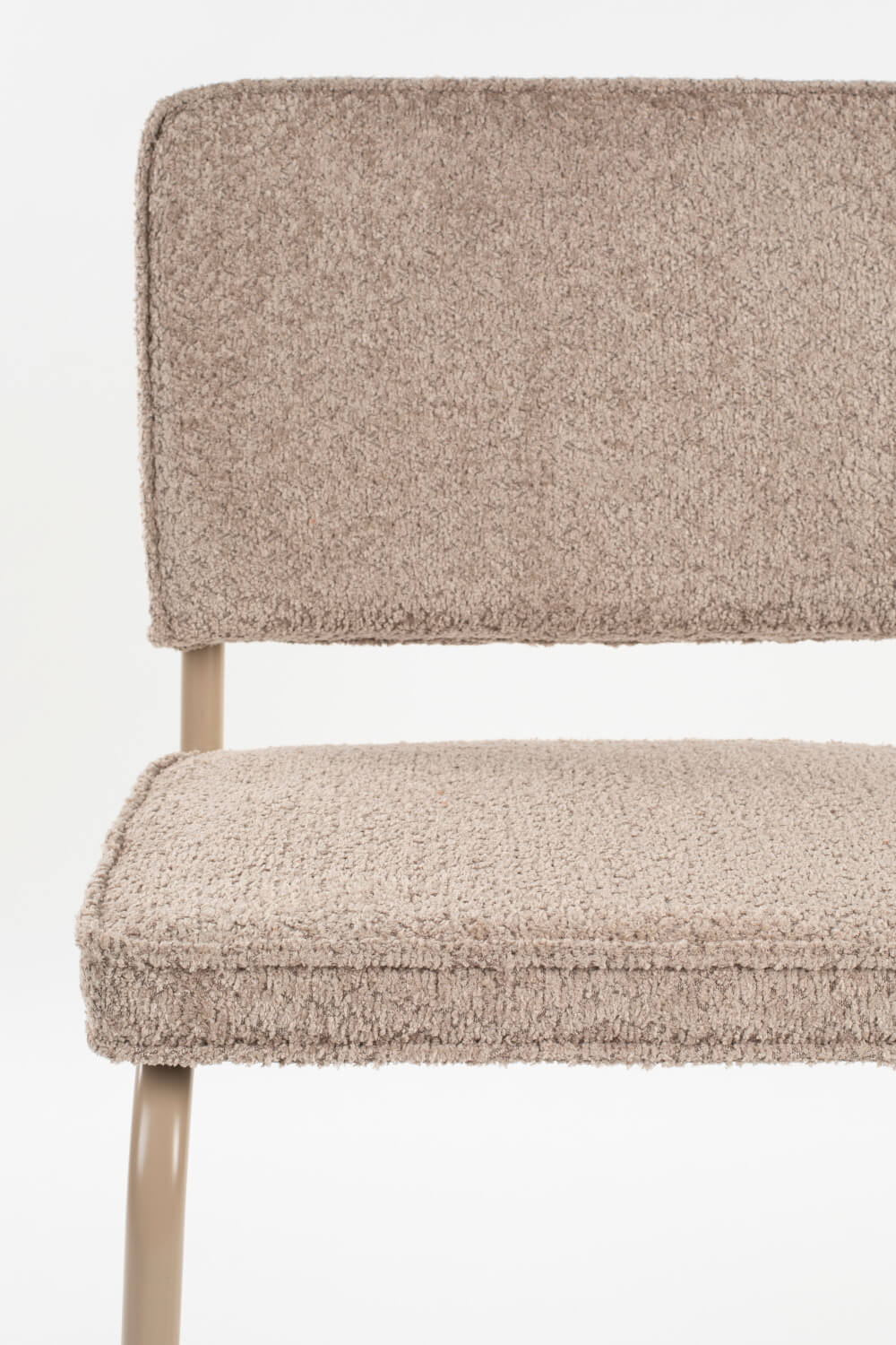 Zuiver Ridge Kink Soft Stuhl in Beige – bequemer Designerstuhl für stilvolle Esszimmer und Wohnzimmer Zuiver Ridge Kink Soft Stuhl in Beige – eleganter Designstuhl mit komfortabler Polsterung für moderne Innenräume