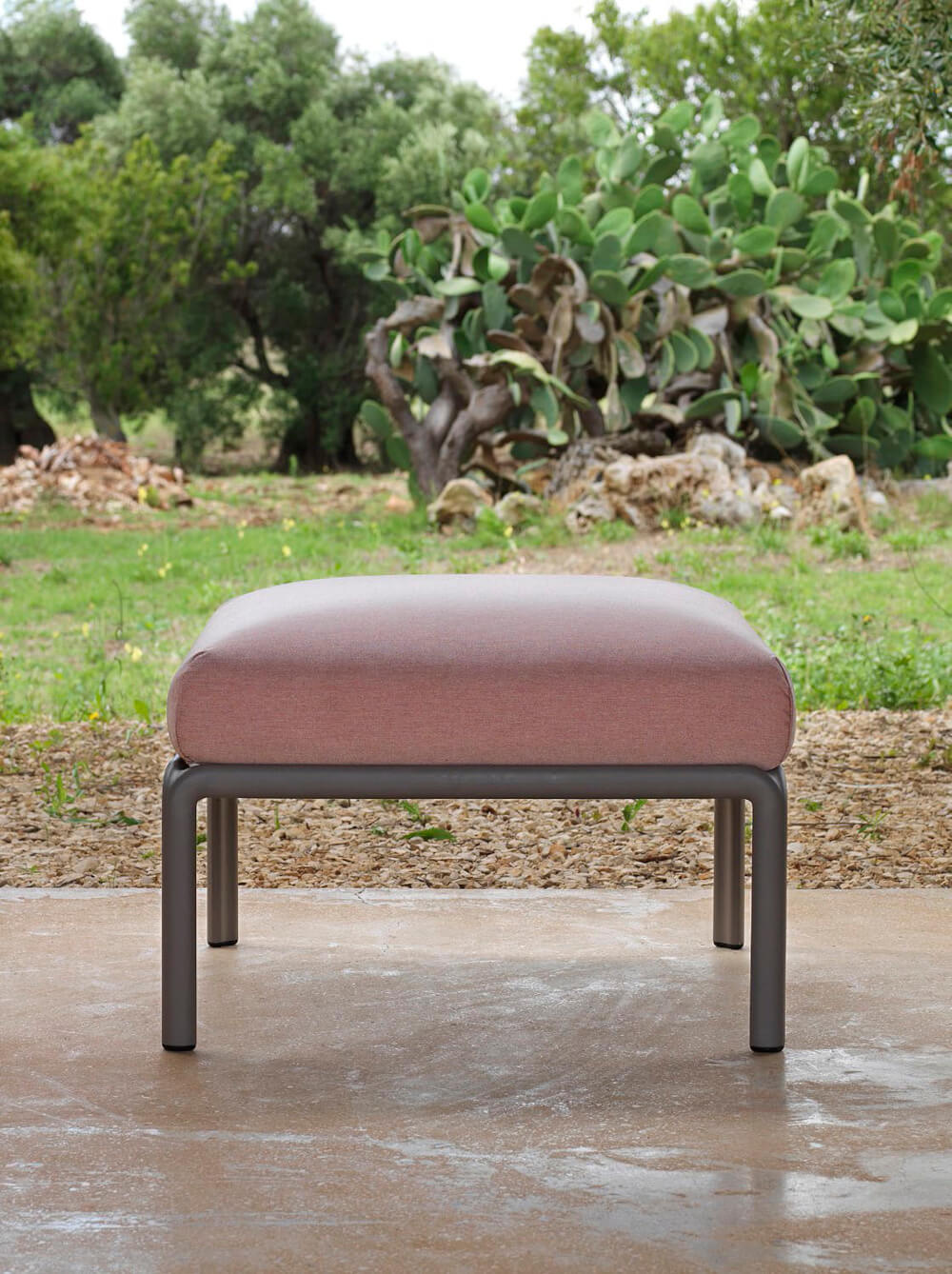 Nardi Komodo Pouf im Outdoor-Bereich, wetterfest, langlebig und leicht – italienisches Design für Terrasse oder Garten