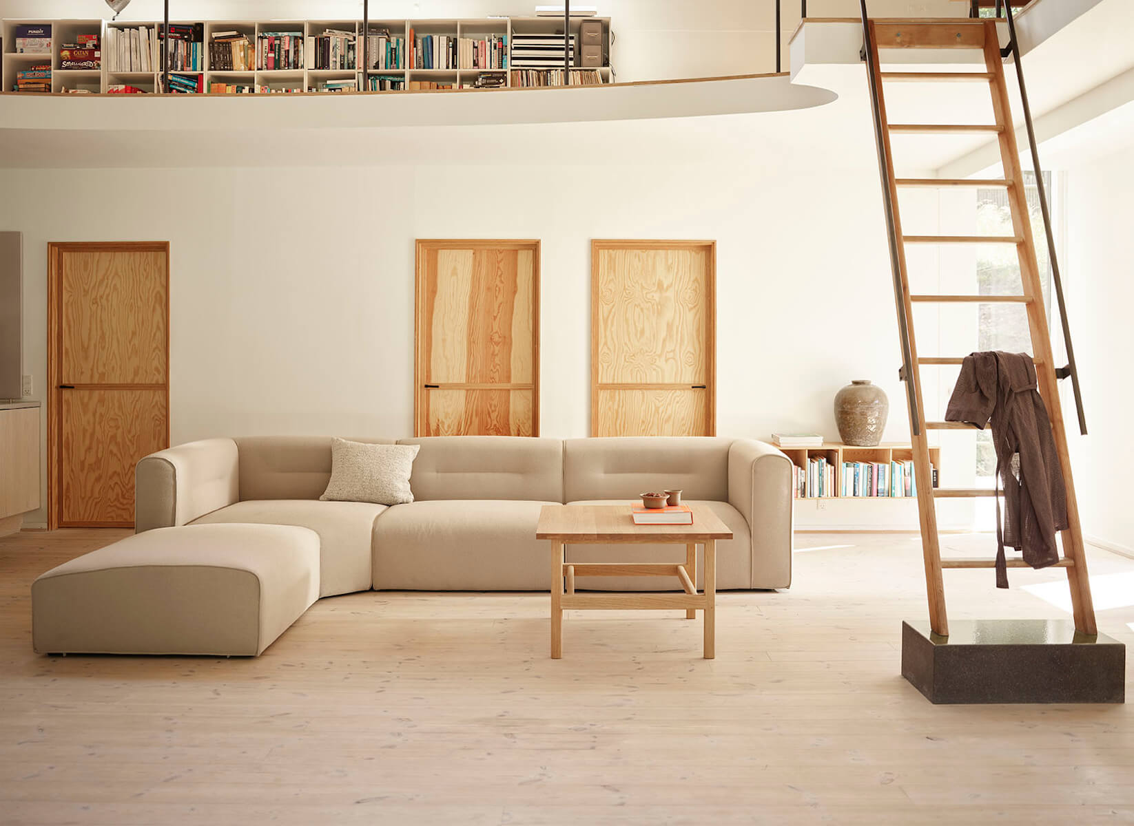 FDB Møbler D33 Couchtisch, minimalistisches Designstück, verleiht dem Wohnraum Wärme und Harmonie