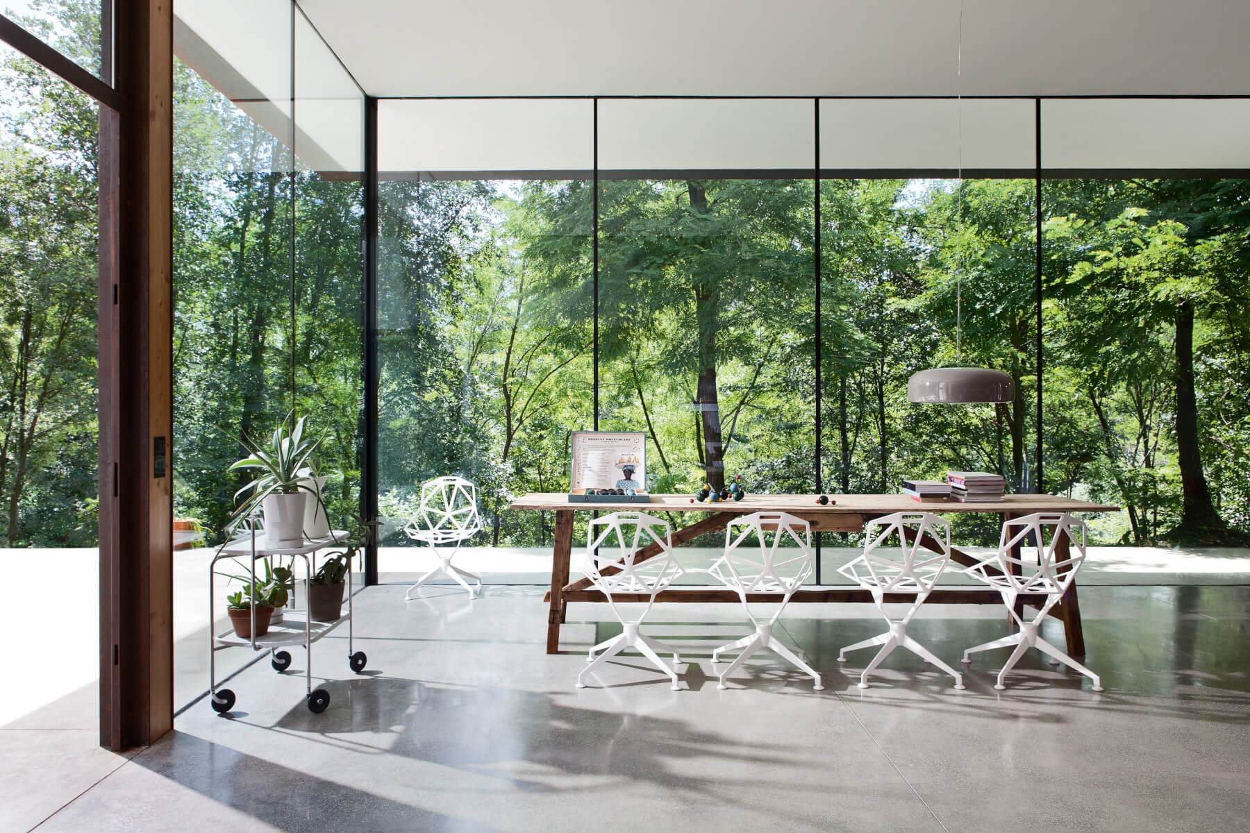 Magis Chair One 4Star im modernen Büro oder Essbereich, ergonomisch, leicht und hochwertig – innovatives Design aus Italien