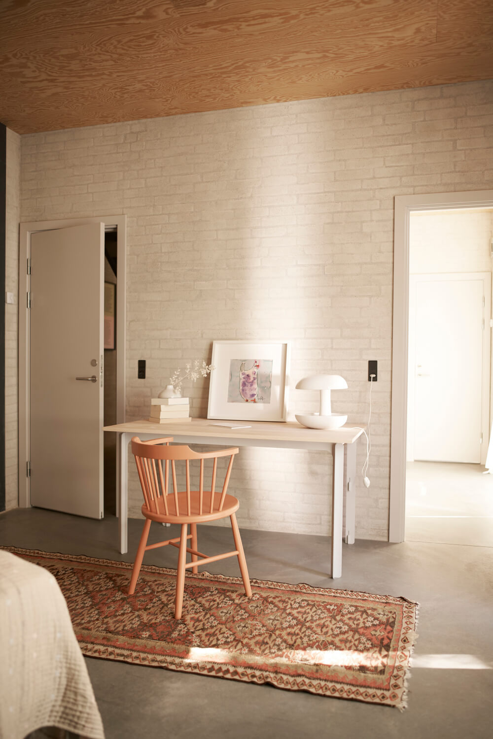 Moderner J18 Stuhl von FDB Møbler, Holz gefertigt, elegant und komfortabel – ideal für Wohn- oder Essbereich