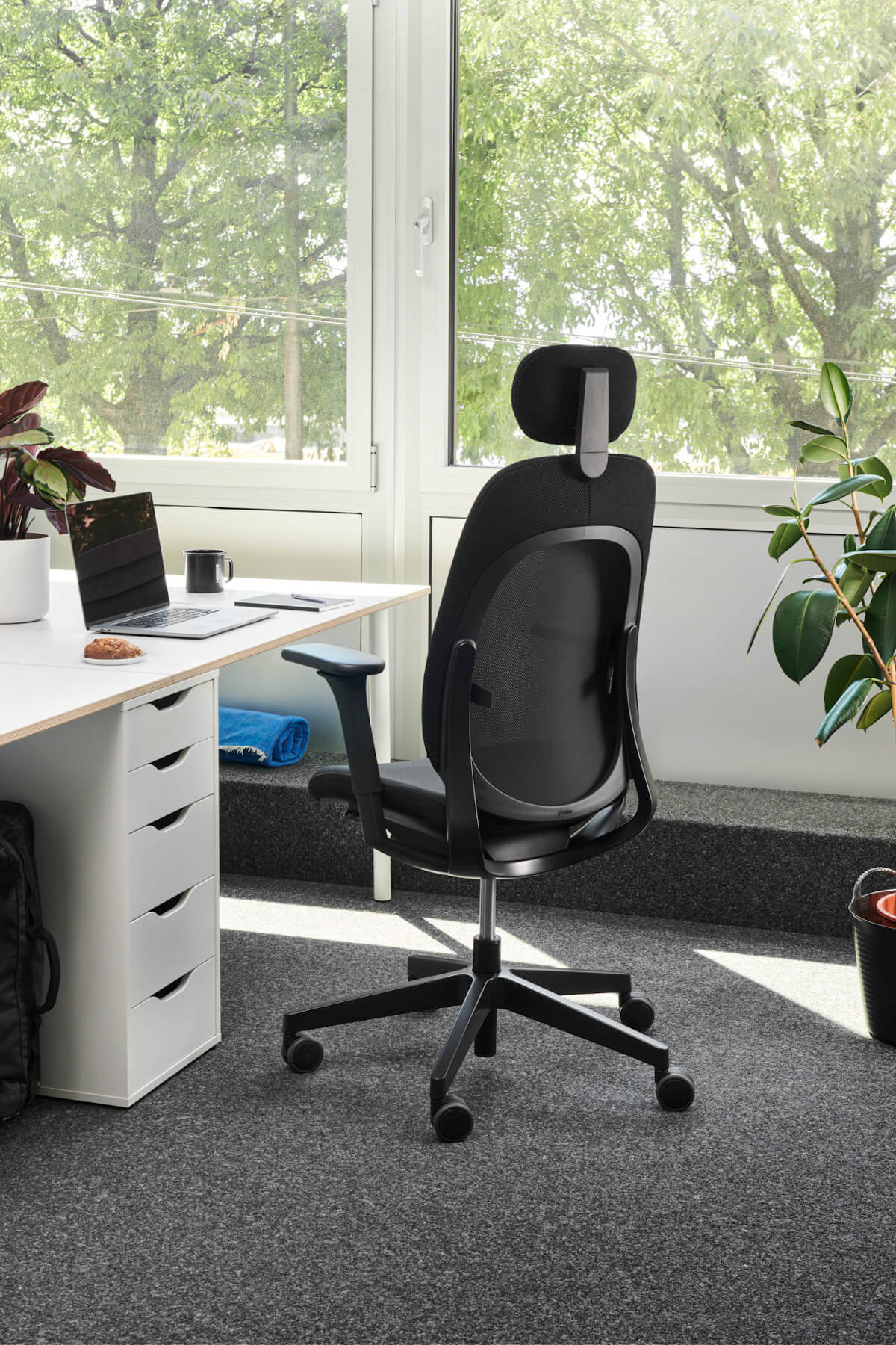 Ergonomischer Giroflex 40-4049 Bürostuhl mit atmungsaktivem Netzrücken und komfortabler Polsterung