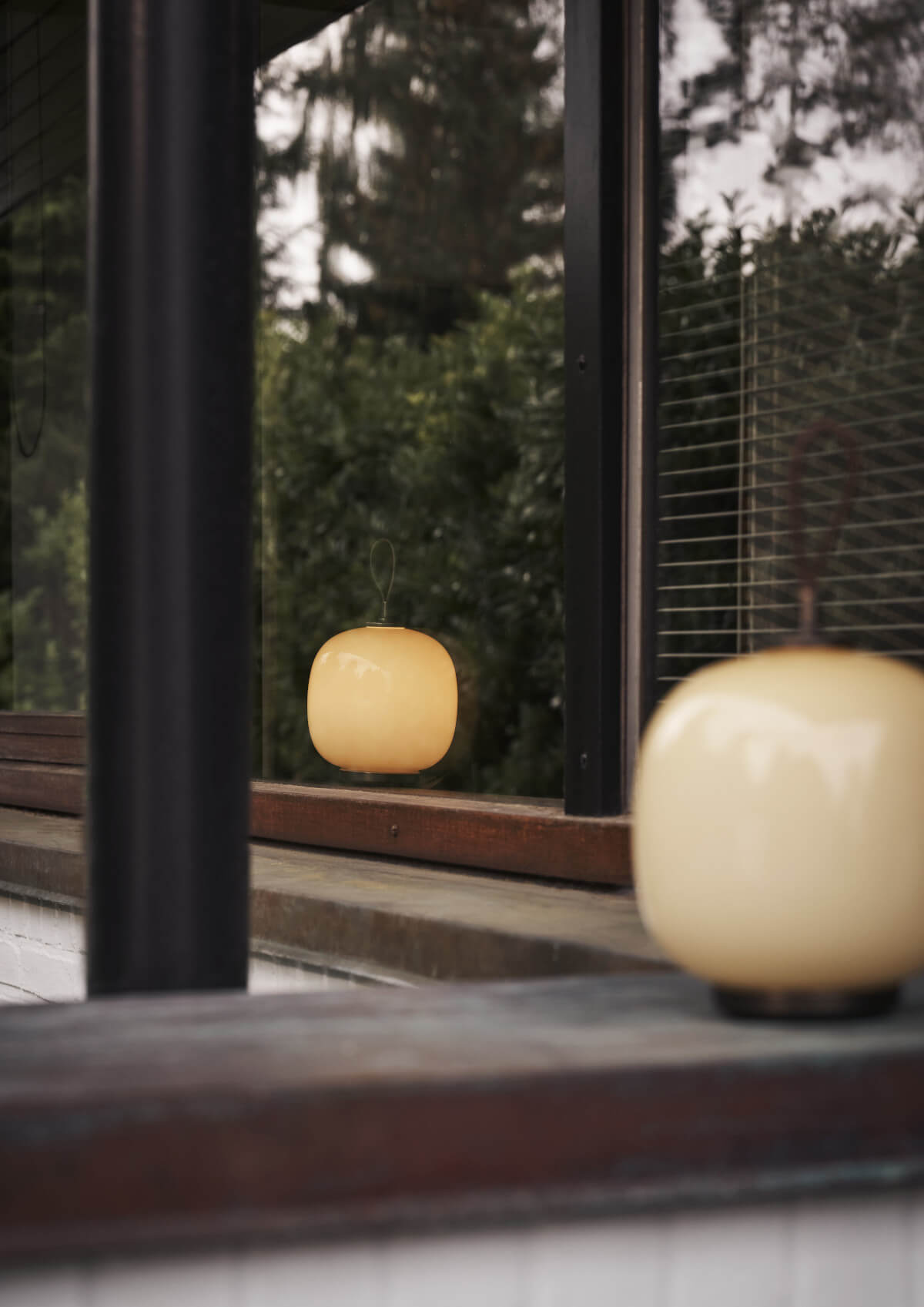 Mobile Louis Poulsen VL 45 Radiohus Leuchte, stilvolle Akku-Tischlampe für warmes Ambiente.