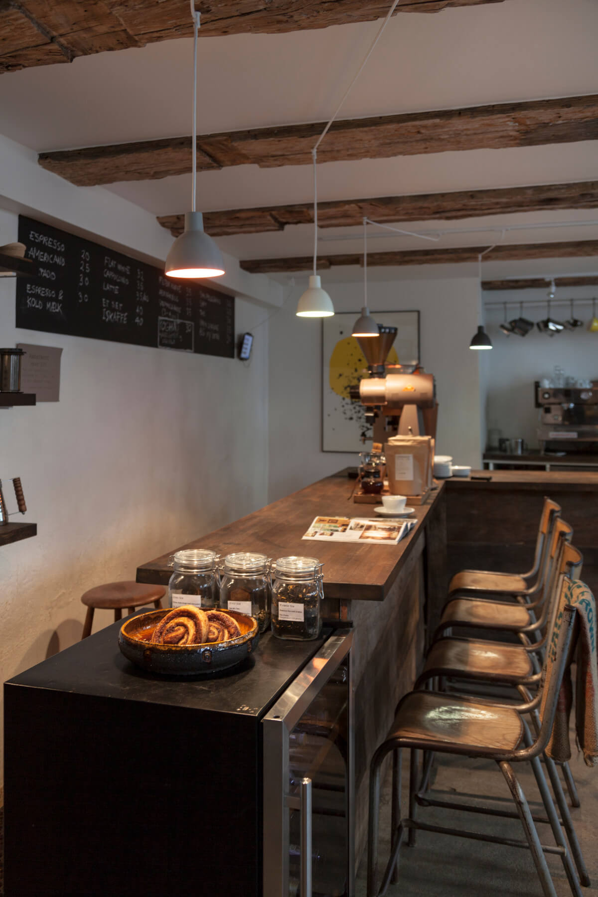 Toldbod Pendelleuchte von Louis Poulsen, minimalistisch gestaltete Leuchte für Esszimmer und Wohnbereich.