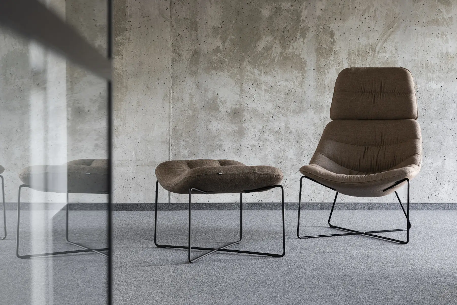 Noti Mishell Soft XL Sessel mit Kufengestell und Fußhocker