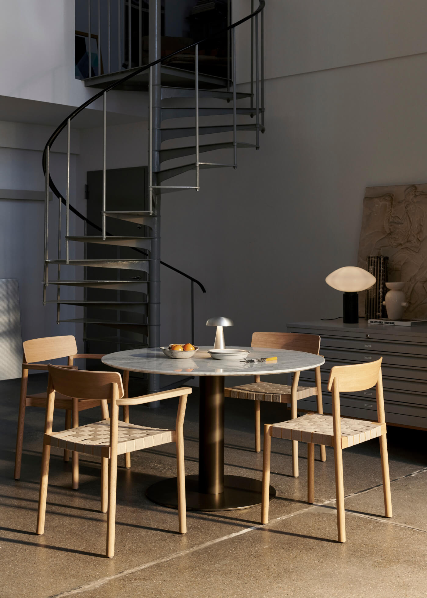 &Tradition Betty TK9 Armlehnstuhl, ergonomisch und hochwertig verarbeitet – elegantes Ambiente für Ess- oder Wohnraum