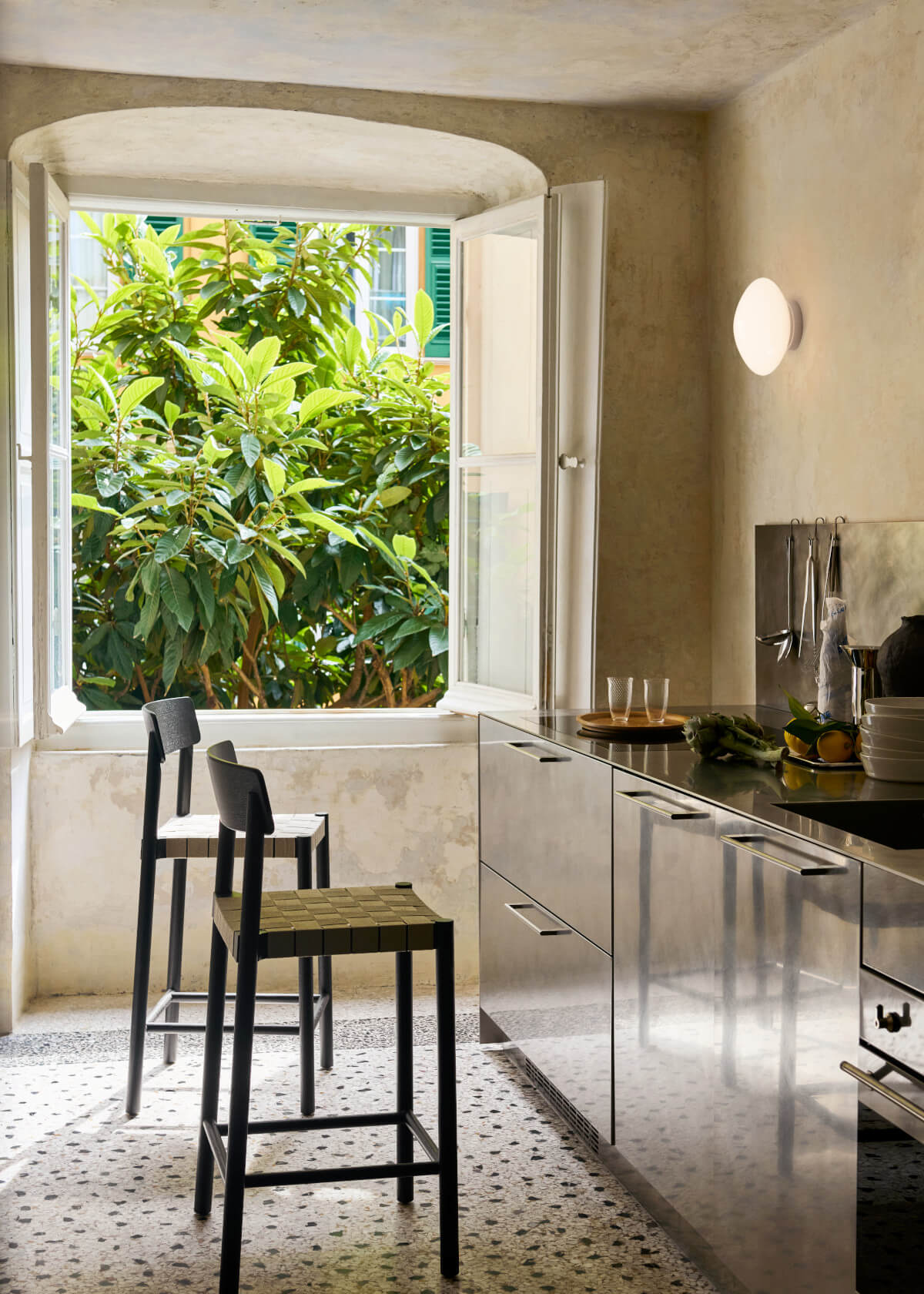 &Tradition Betty TK12 Barhocker im modernen Küchen- oder Barbereich, elegant, hochwertig und funktional – dänisches Design