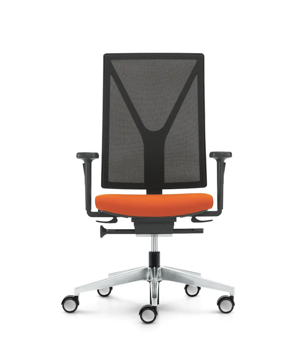 Girsberger Yanos Drehstuhl mit Netzrücken für ergonomisches Sitzen an modernen Büroarbeitsplätzen.