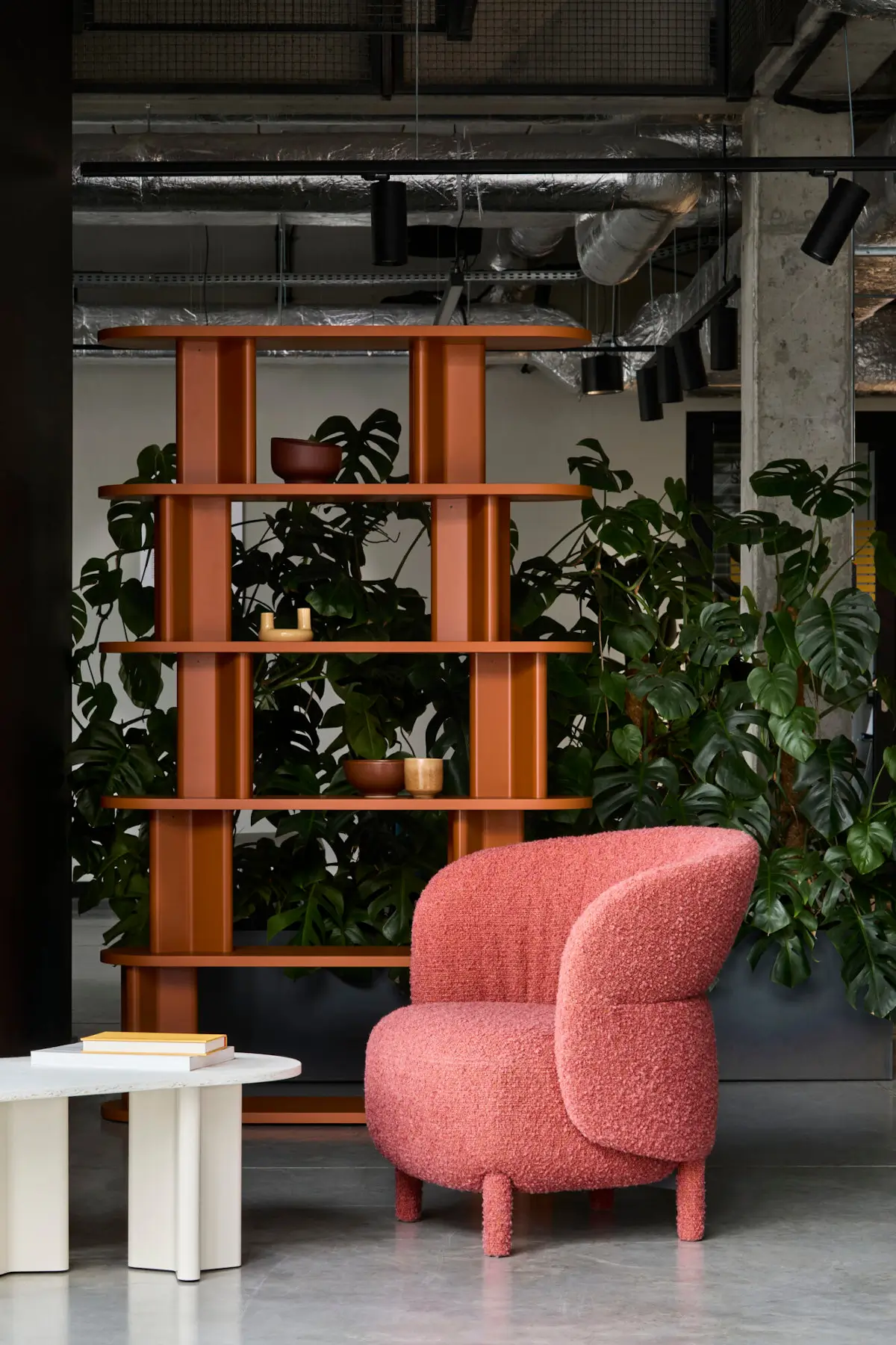 Noti Cactus Regal 120 x 191 cm in Orange als hohes offenes Design-Regal im modernen Wohn- und Objektbereich
