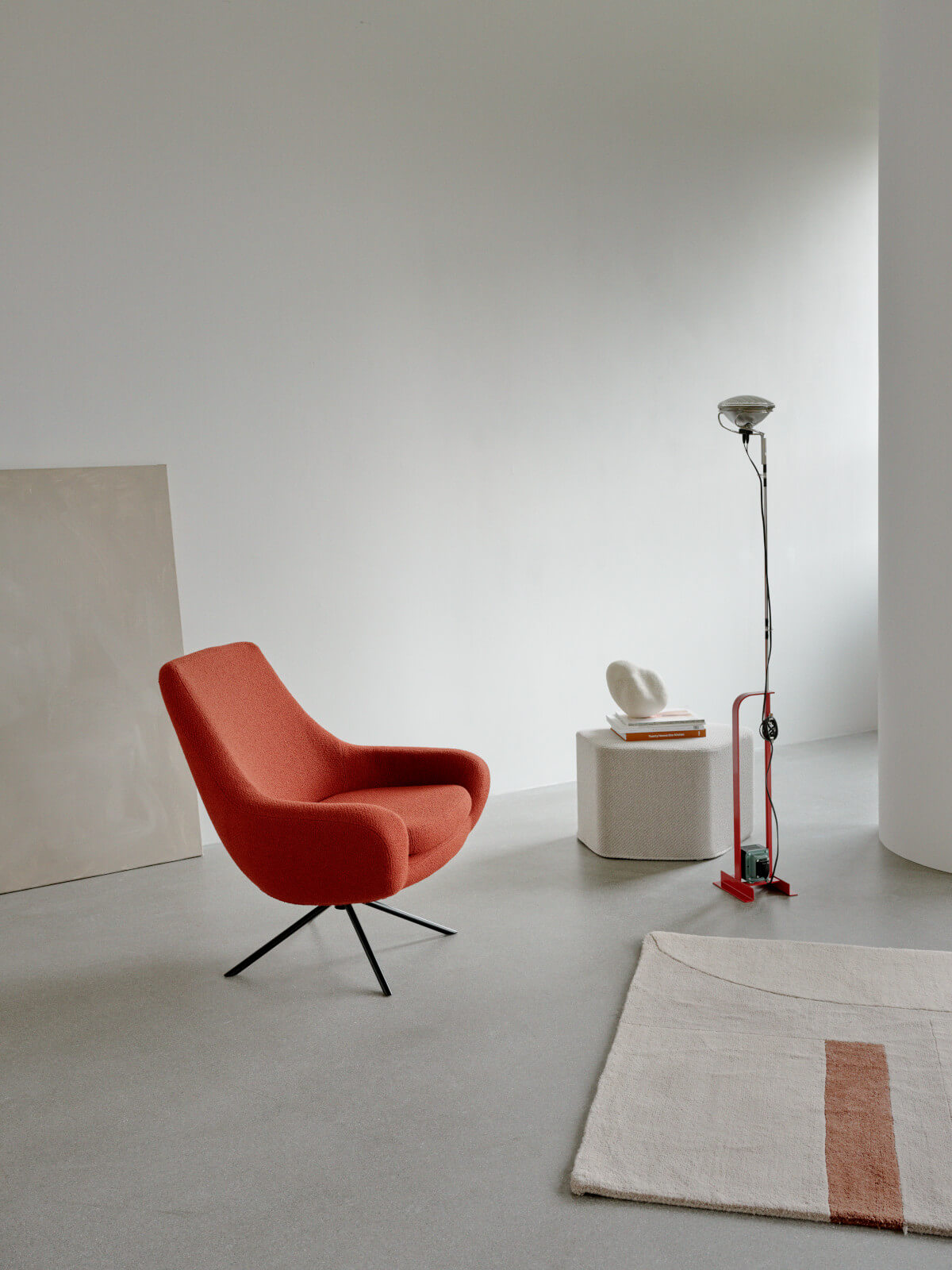 Softline Noomi Drehsessel im skandinavischen Stil, drehbarer Lounge-Sessel mit hohem Sitzkomfort