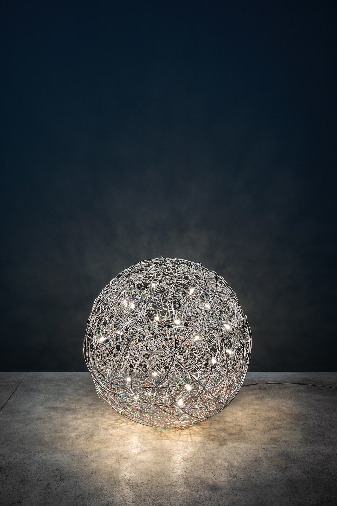 Fil De Fer F Bodenleuchte, aluminium