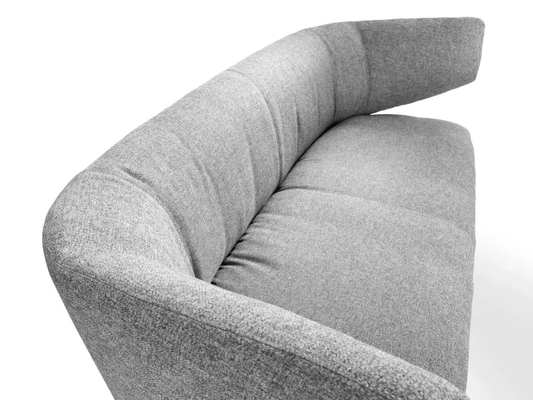 Girsberger Pablo Soft Loungesofa 2-Sitzer mit großzügiger Sitzfläche und weich gepolsterter Rückenlehne für entspannte Aufenthaltsbereiche.