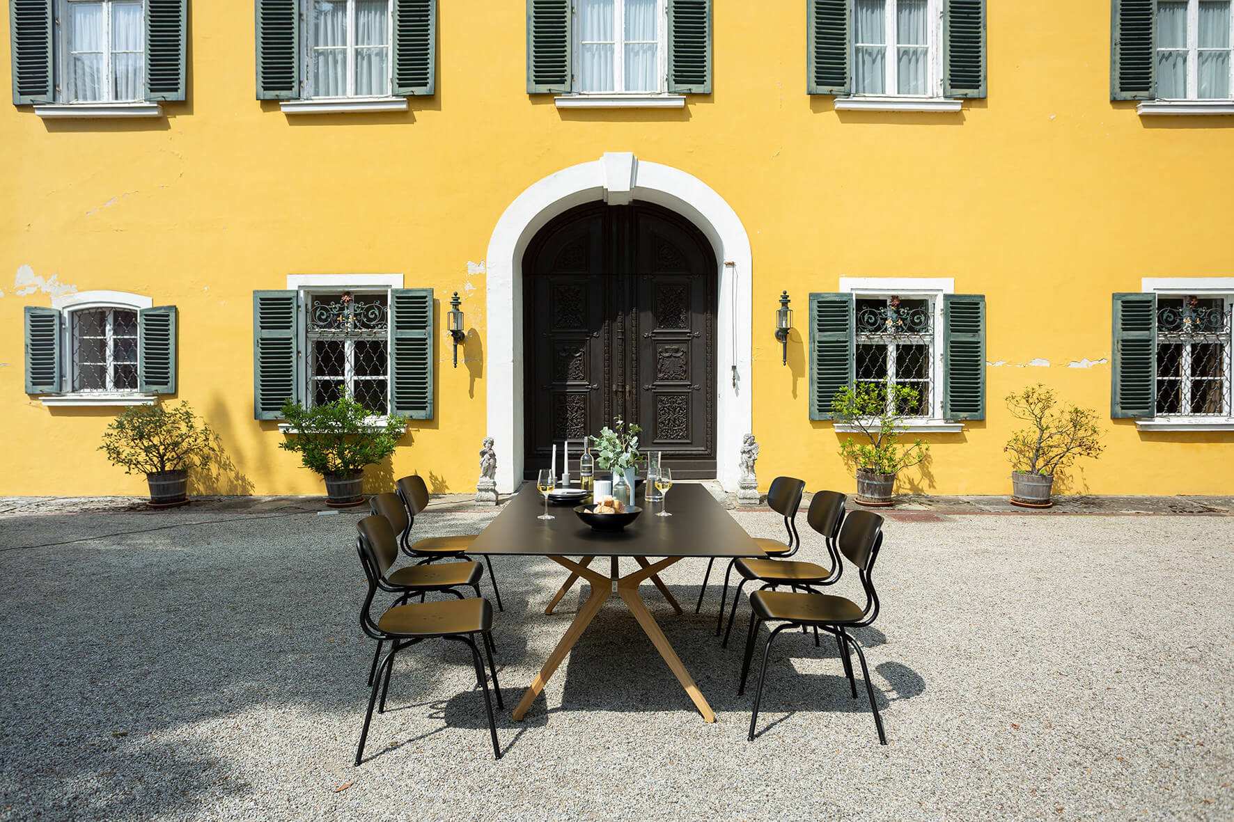 Designstuhl Wagner W-1970 mit eleganter Formgebung, ergonomischem Sitzgefühl und hochwertiger Verarbeitung für stilvolle Räume