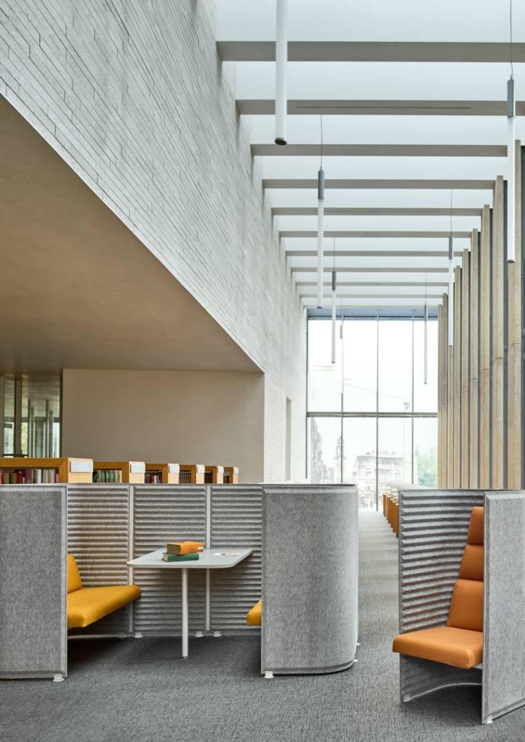 Noti Soundroom Meetingpoint mit Tisch Ambiente