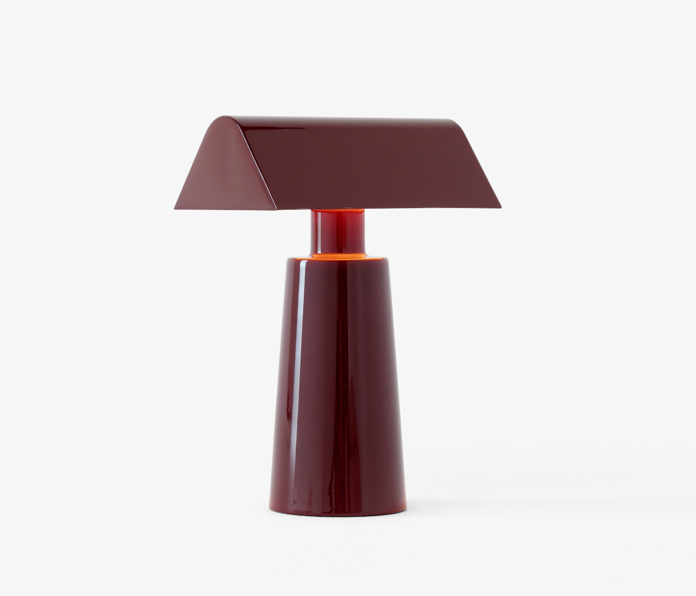 &Tradition Caret MF1 LED Akku Leuchte, dark burgundy, zeitloses Design – flexibles Licht für Wohn- und Arbeitsbereiche