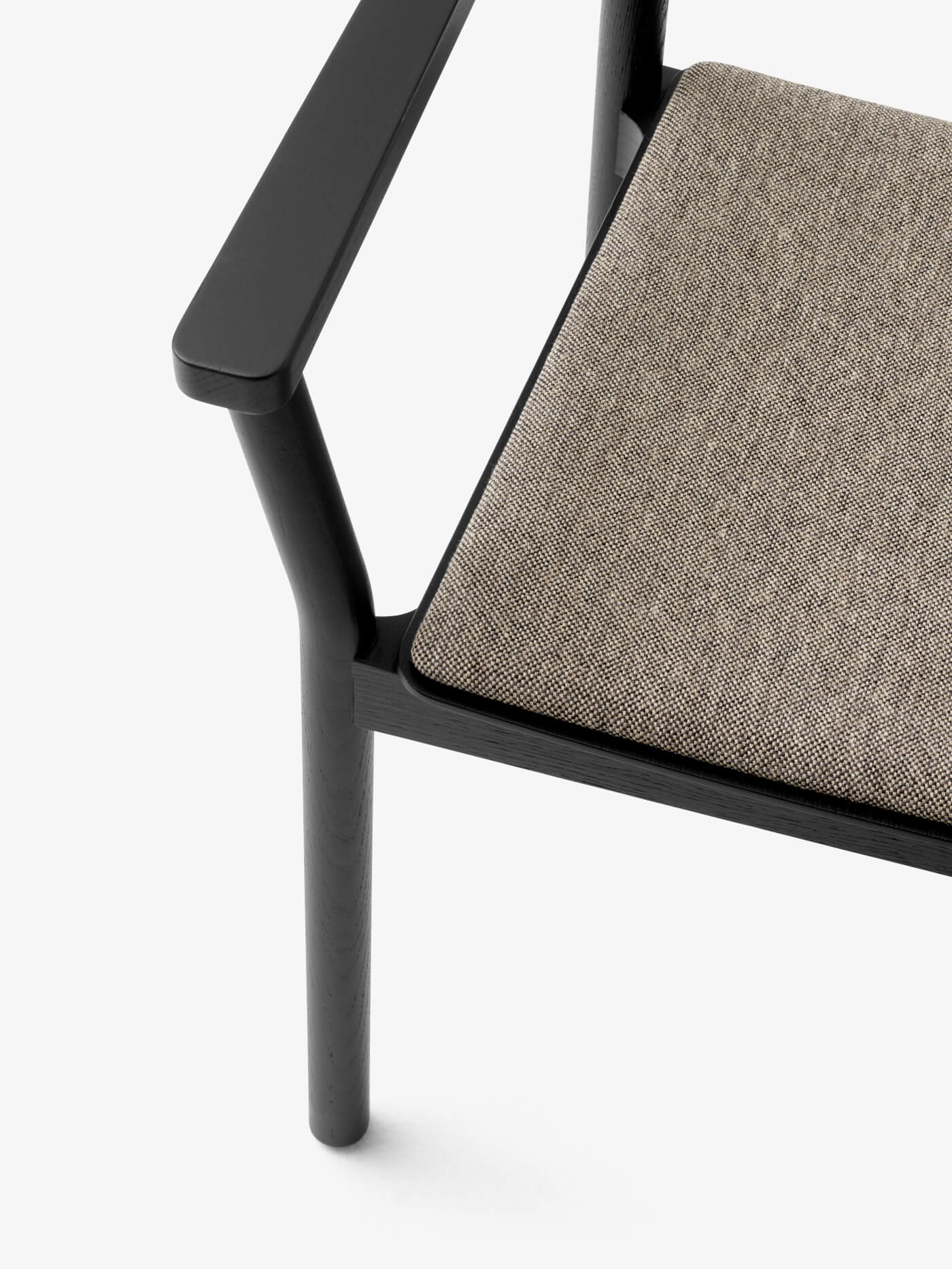 &Tradition Betty TK11 Armlehnstuhl, schwarz lackiert/clay, langlebig, komfortabel – stilvoll im modernen Wohn- oder Arbeitsraum