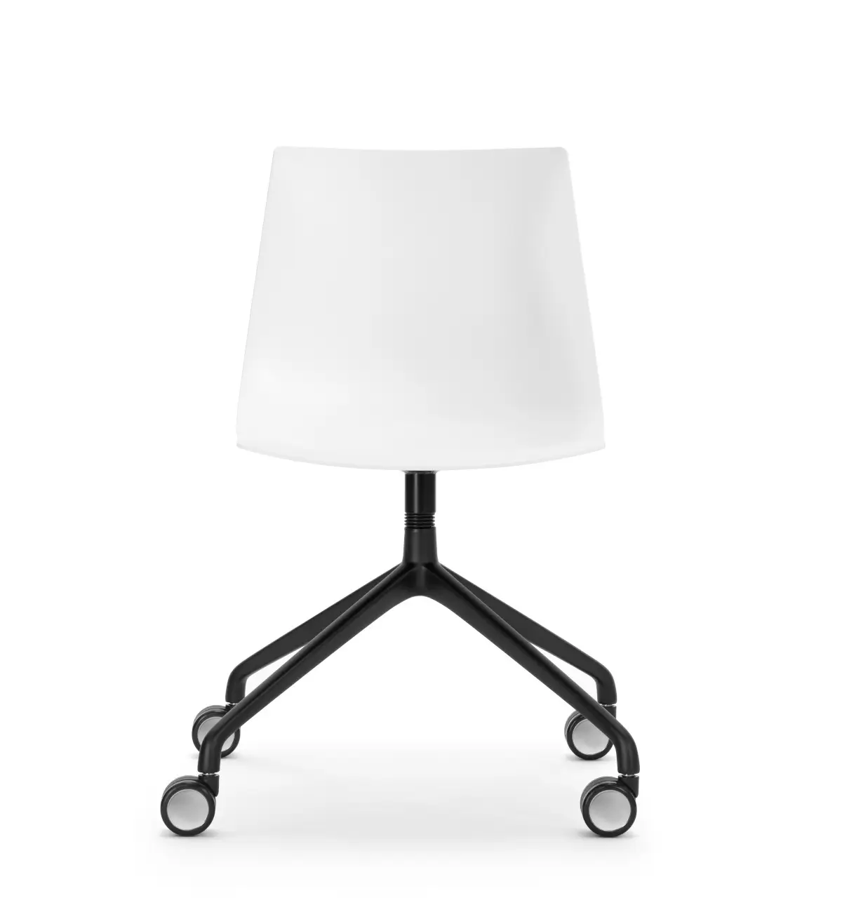 Girsberger Nava Drehstuhl mit 4-Sternfuss und Rollen als flexible Sitzlösung für moderne Arbeits- und Besprechungsbereiche.