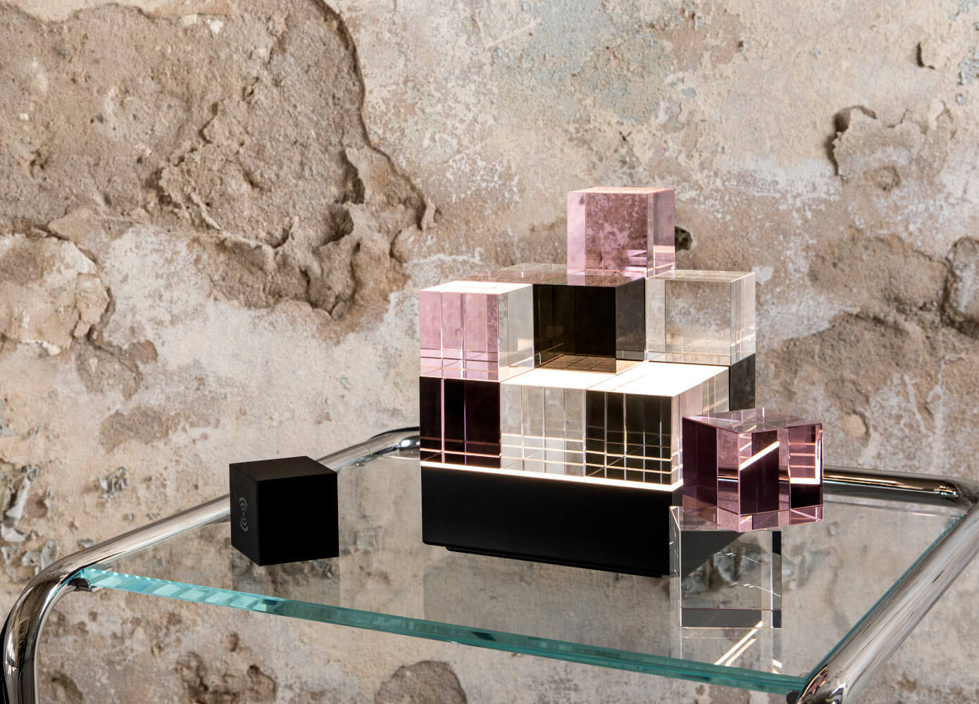 Lichtwirkung der Tecnolumen Cubelight Move Black Edition MSCL4BL mit reflektierenden Glaswürfeln