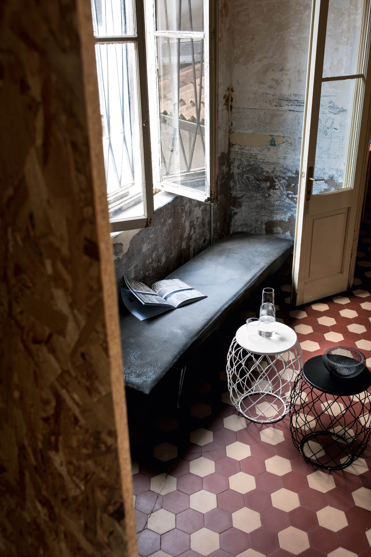 Magis Piña Beistelltisch im modernen Wohnbereich, elegant, stabil und hochwertig – italienisches Design für stilvolles Ambiente