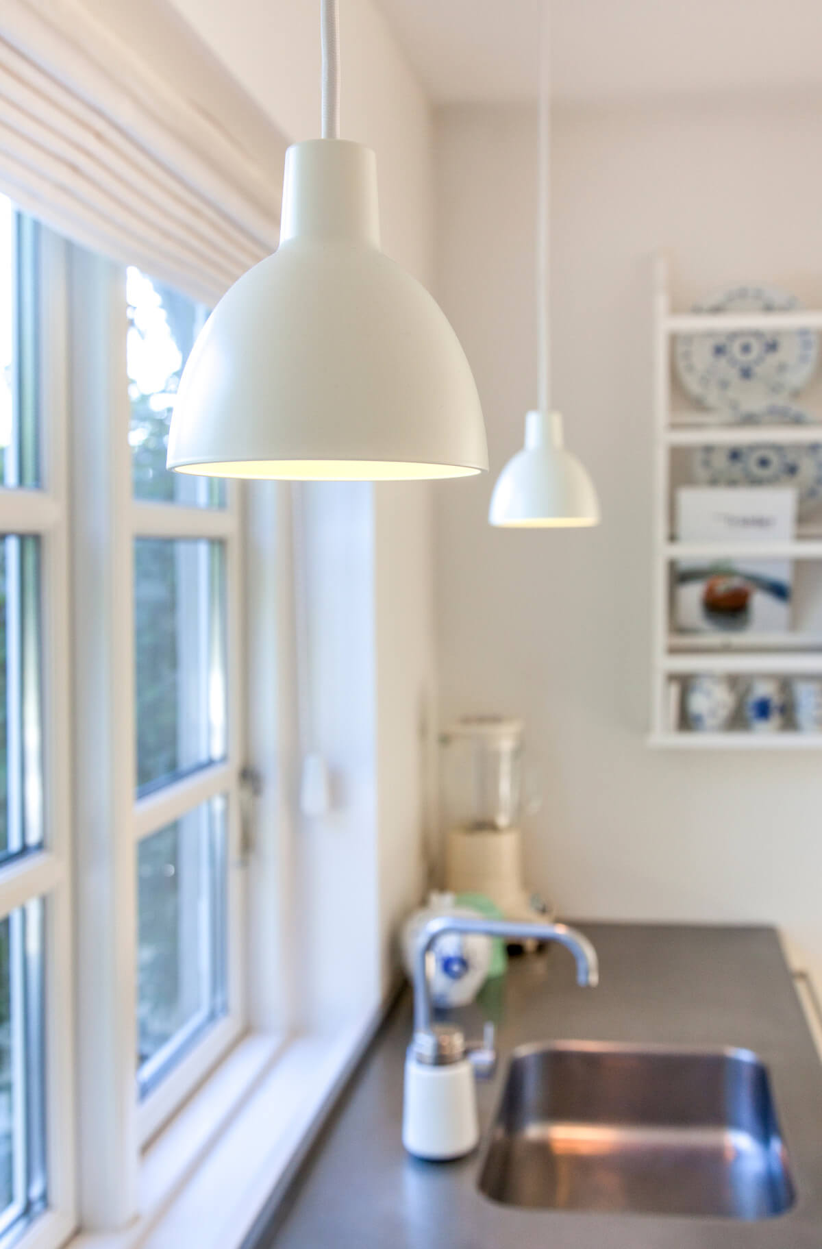 Moderne Toldbod Pendelleuchte von Louis Poulsen, hochwertige Glasleuchte für stilvolle Beleuchtung.