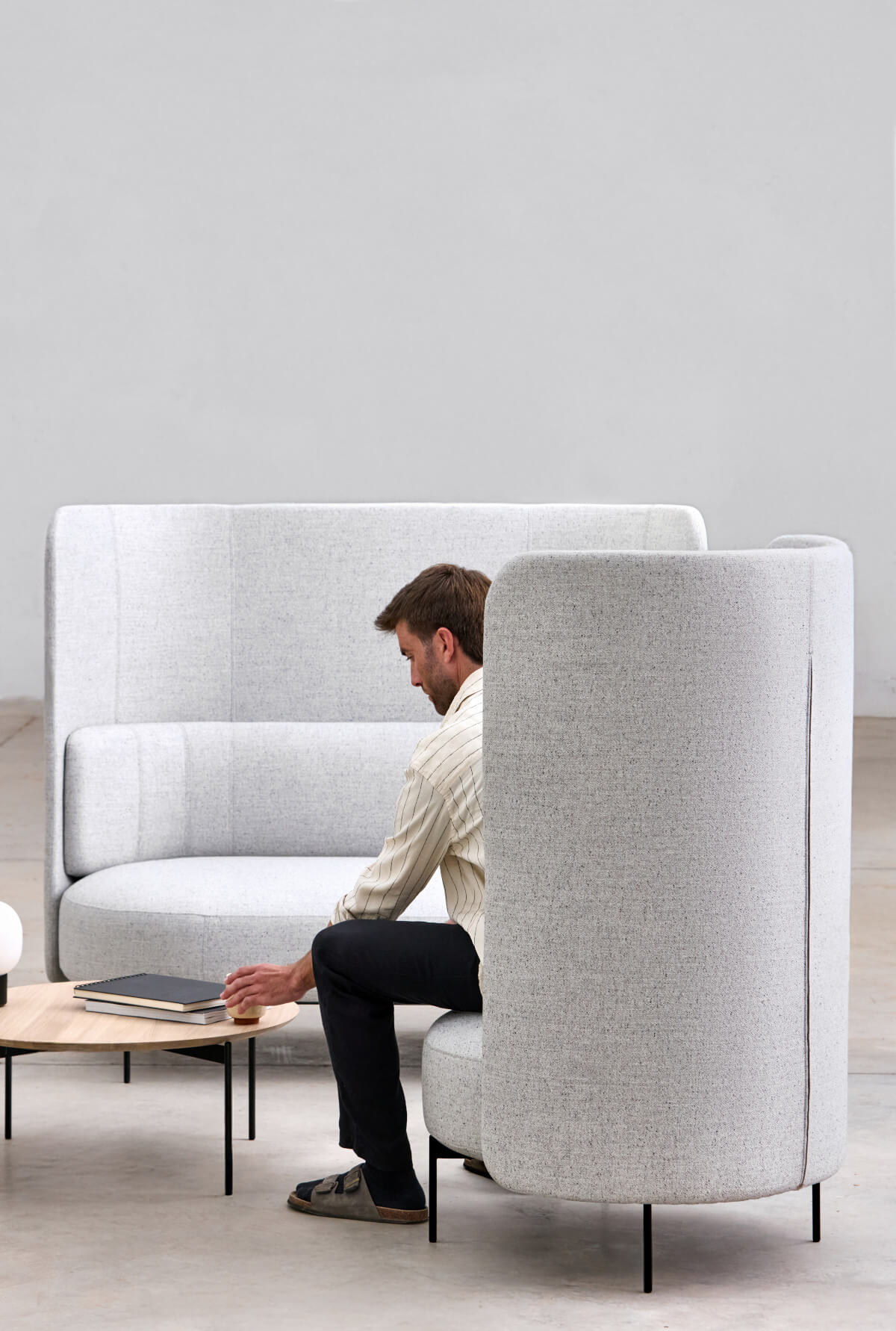 Softline Joe hoher Lounge-Sessel, hochwertige Materialien, ergonomisch geformt, stilvoller Sitzkomfort für Zuhause