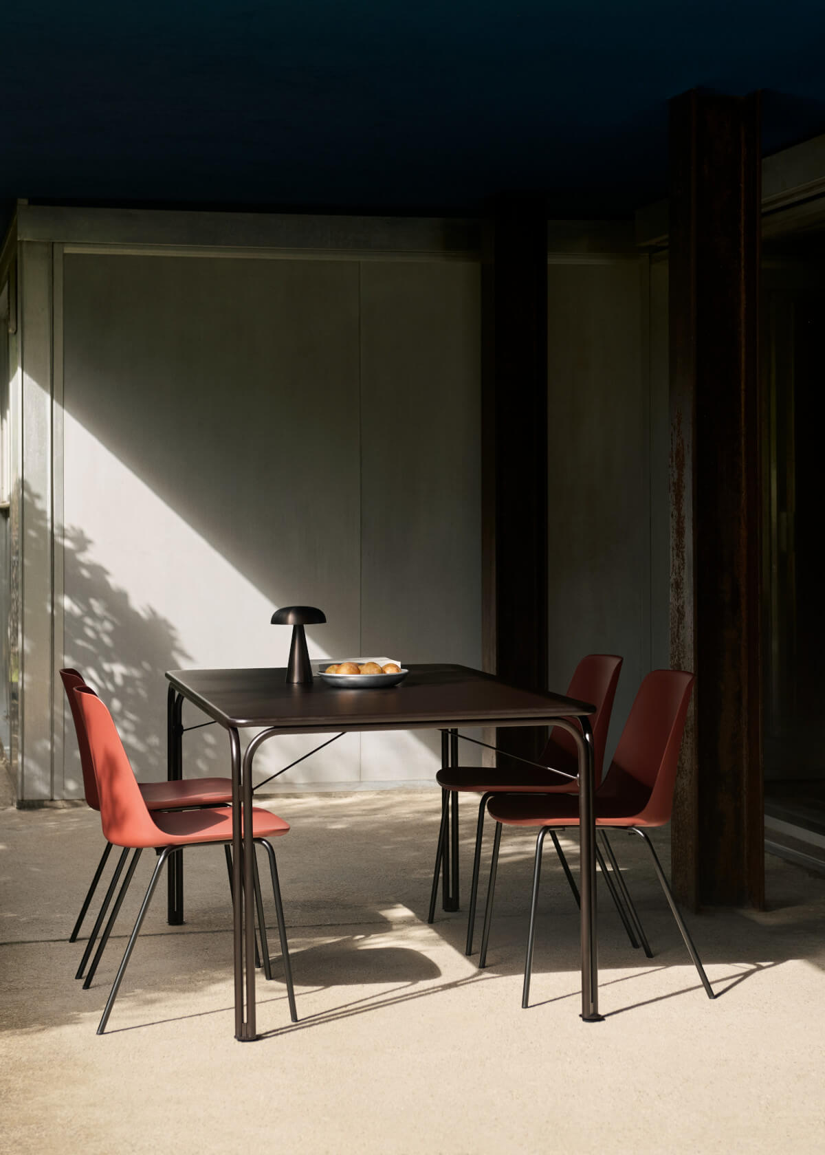 &Tradition Rely HW138 moderner Gartenstuhl aus recyceltem Polypropylen, UV-beständig und langlebig