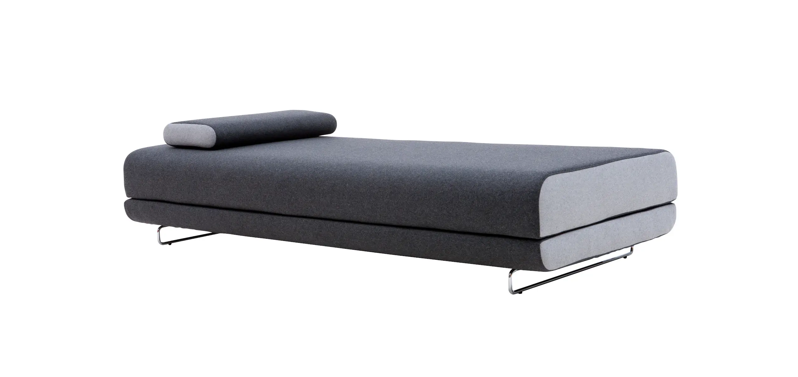 Softline Shine Daybed in Anthrazit aus schräger Perspektive mit gepolsterter Liegefläche, länglichem Kissen und sichtbarem Metallgestell.