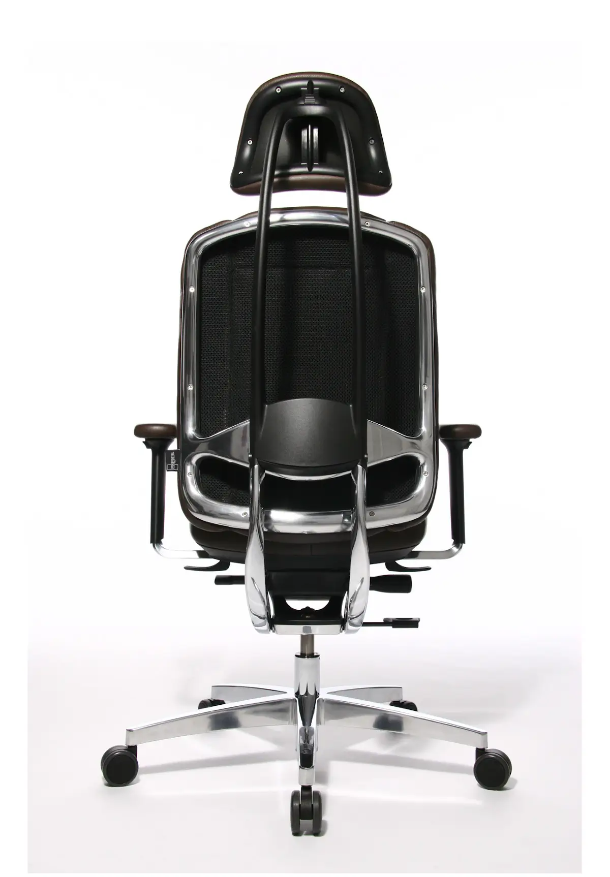 Rückansicht des Wagner AluMedic Limited S Bürostuhls mit Kopfstütze, ergonomischer Netzrückenlehne, Aluminium-Rahmen und poliertem Aluminium-Fußkreuz.