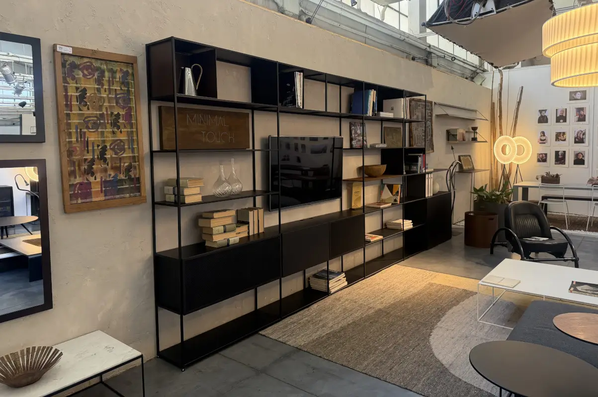 zeus-noto-showroom-regalsystem.webp?width=3000