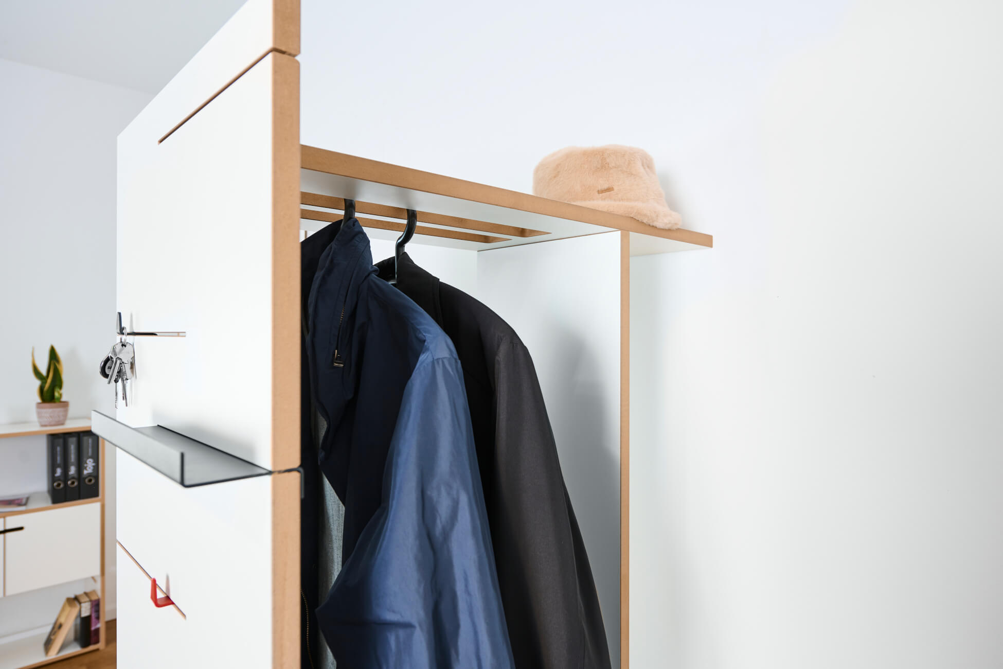 Tojo Angeber Garderobe Ambiente