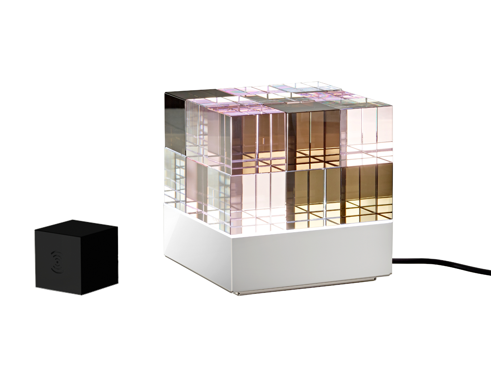 Tecnolumen Cubelight Move MSCL 4 Tischleuchte mit mehrfarbigen Glaswürfeln und kabellosem Steuerwürfel