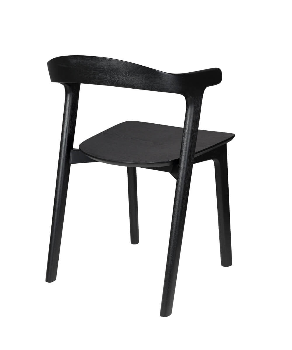 Northwood Stuhl von Zuiver in Schwarz, robustes Holz, schlichtes Design mit abgerundeten Kanten, langlebig und elegant