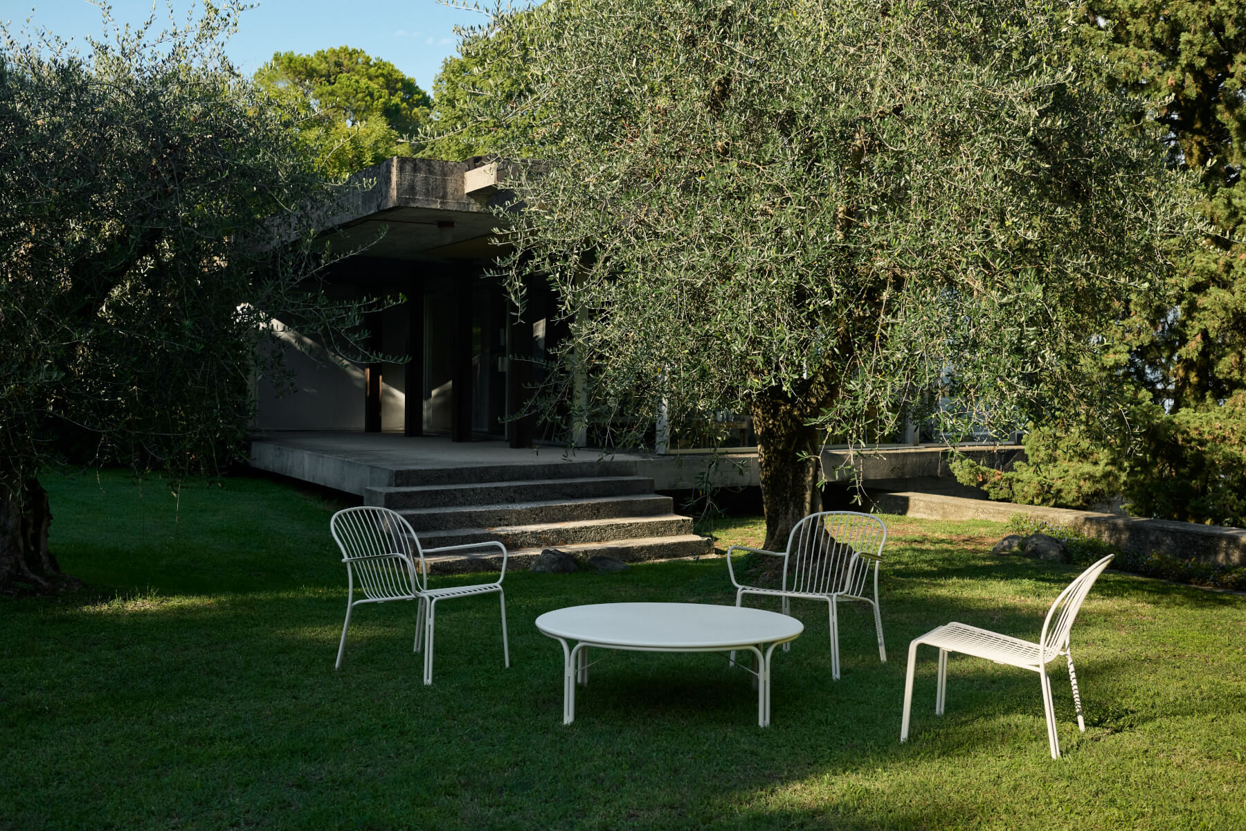 &Tradition Thorvald SC109 Couchtisch ivory, leichter pulverbeschichteter Stahl, elegantes Wohnzimmermöbel