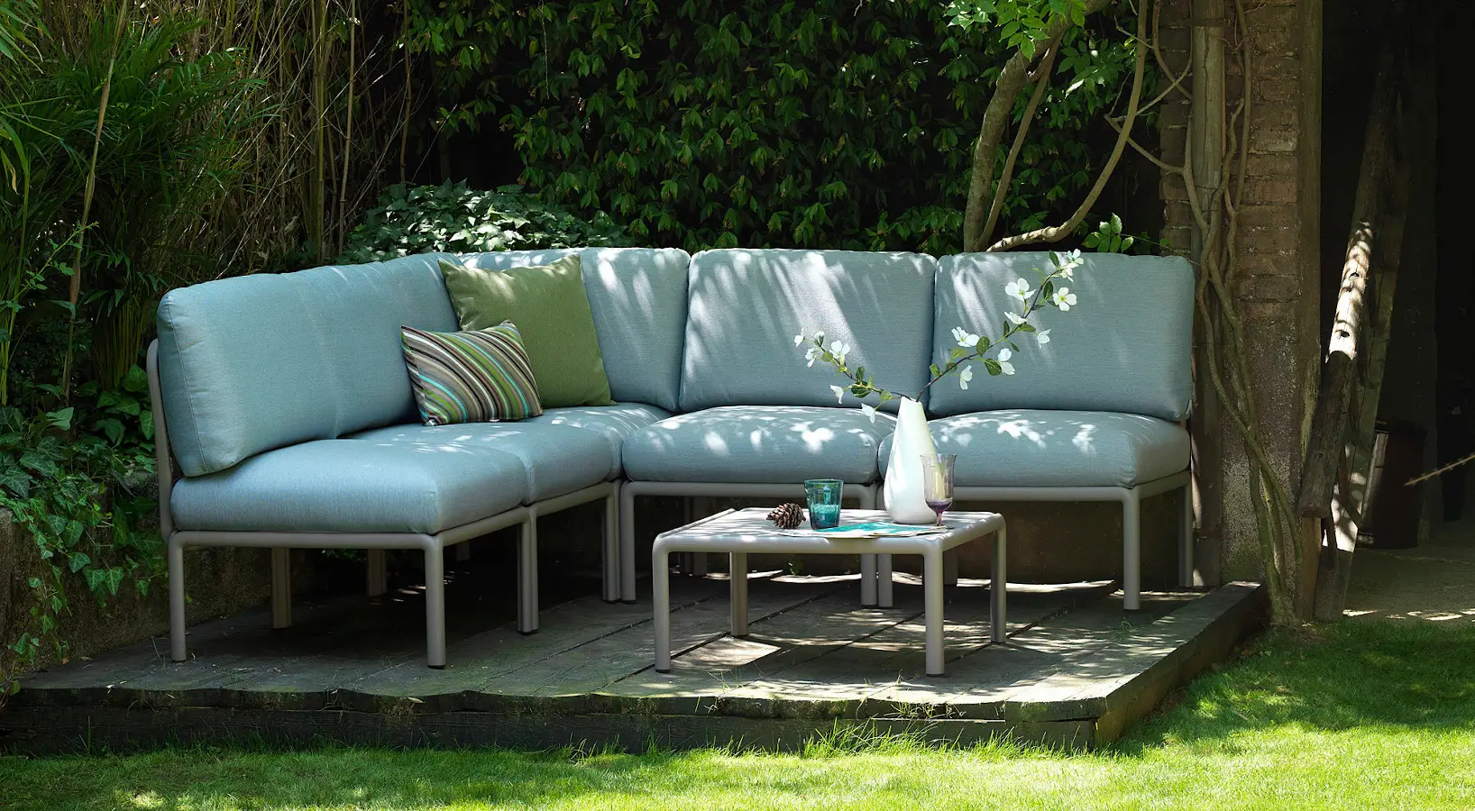 nardi-komodo-lounge-garten-sofa.webp?width=3000