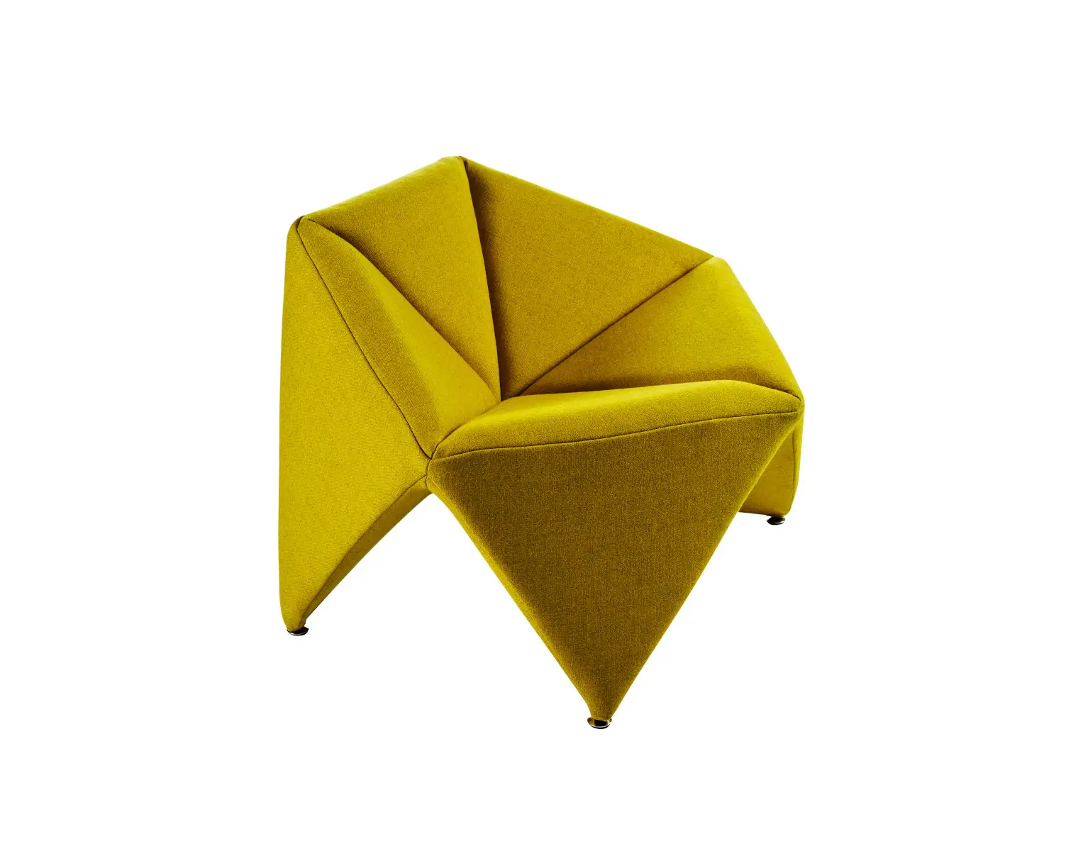 Softline Fold Sessel in Gelb aus schräger Perspektive mit gefalteter, geometrischer Polsterform und integrierten Arm- und Rückenlehnen.