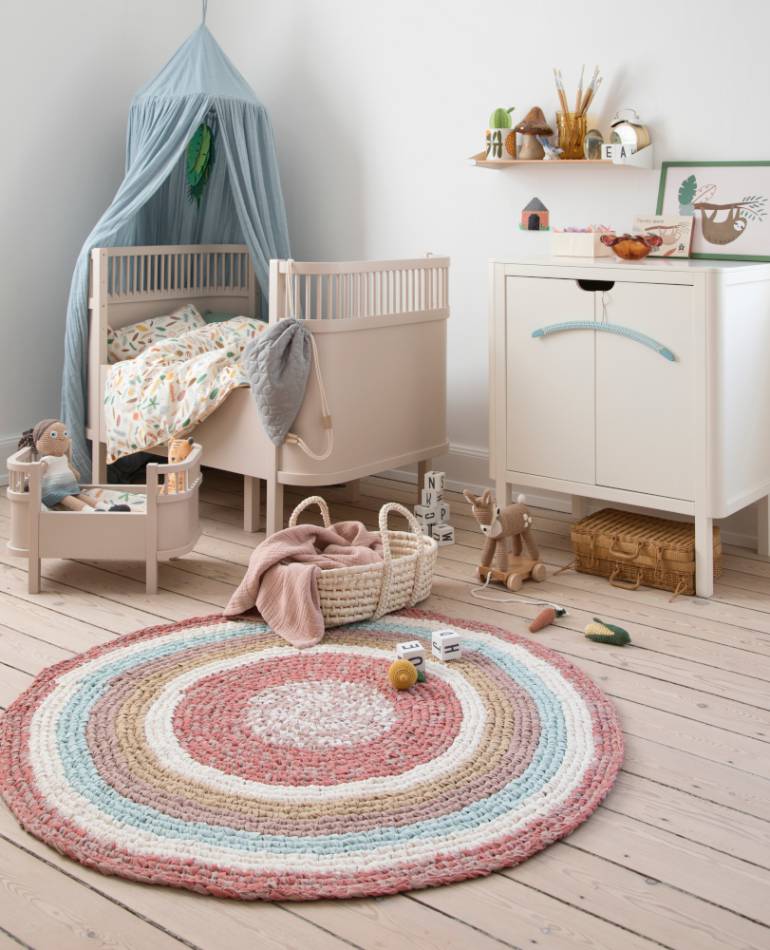 Das Sebra Bett Baby & Junior, weiß Sebra Das Sebra Bett Baby Junior im Kinderzimmer Ambiente