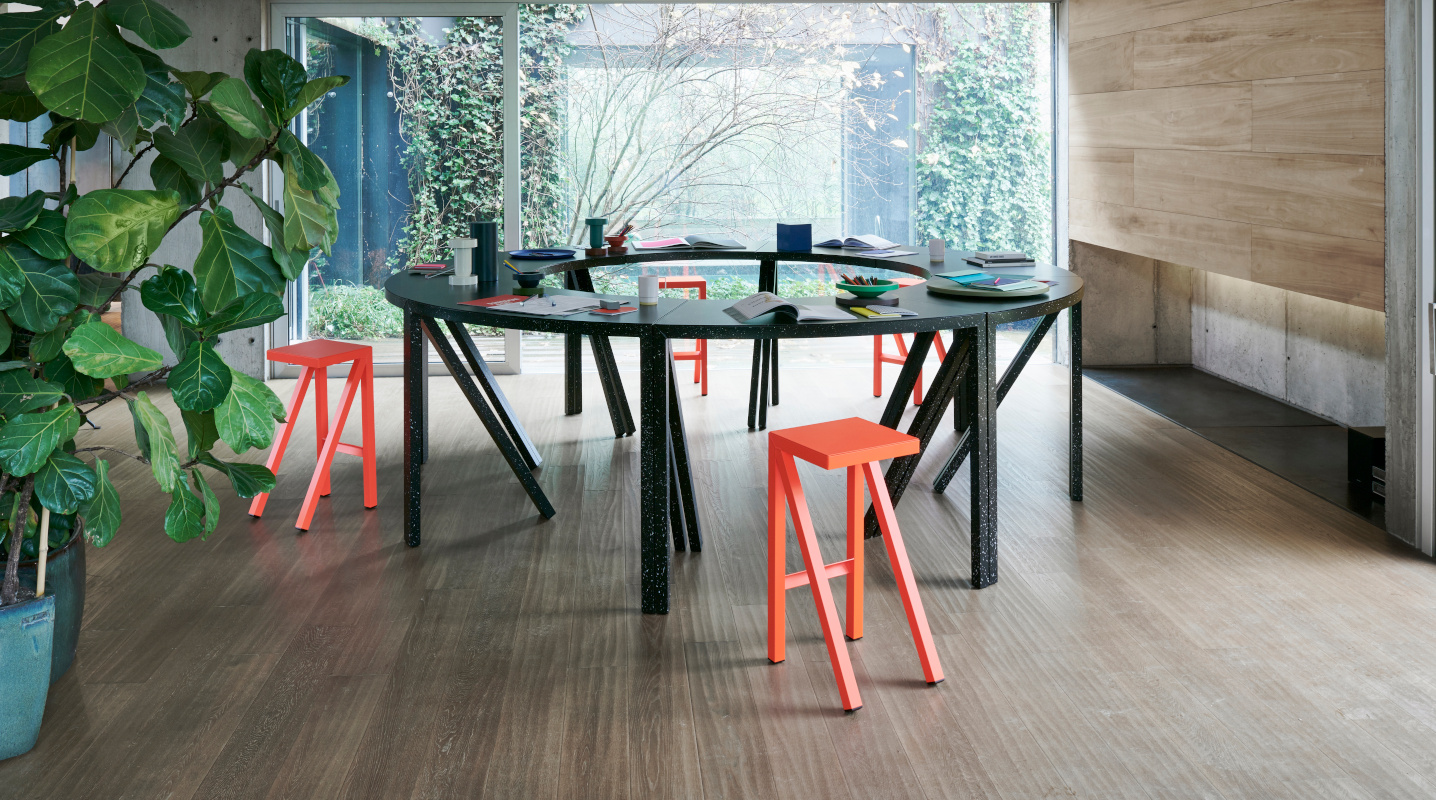 Magis Bell Chair – Modernes Esszimmer Magis Bell Chair im modernen Essbereich, stapelbar, komfortabel, hochwertig – stilvolles Design aus Italien