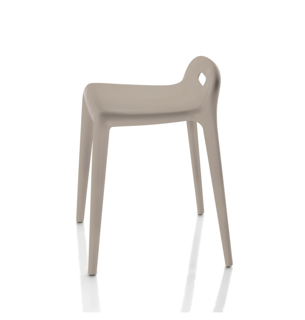 Magis Yuyu Hocker beige – moderner Designhocker aus Italien Magis Yuyu Hocker beige, stapelbar, leicht, moderner Designhocker aus Italien für innen und außen