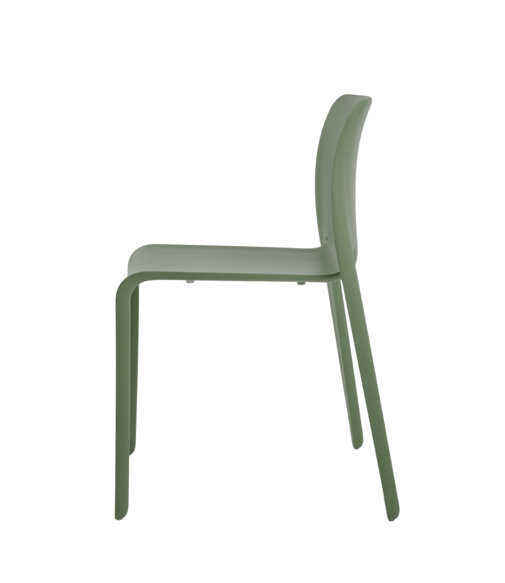 Magis First Stuhl olivgrün, ergonomischer Armlehnstuhl, leicht, langlebig, modernes Design aus Italien
