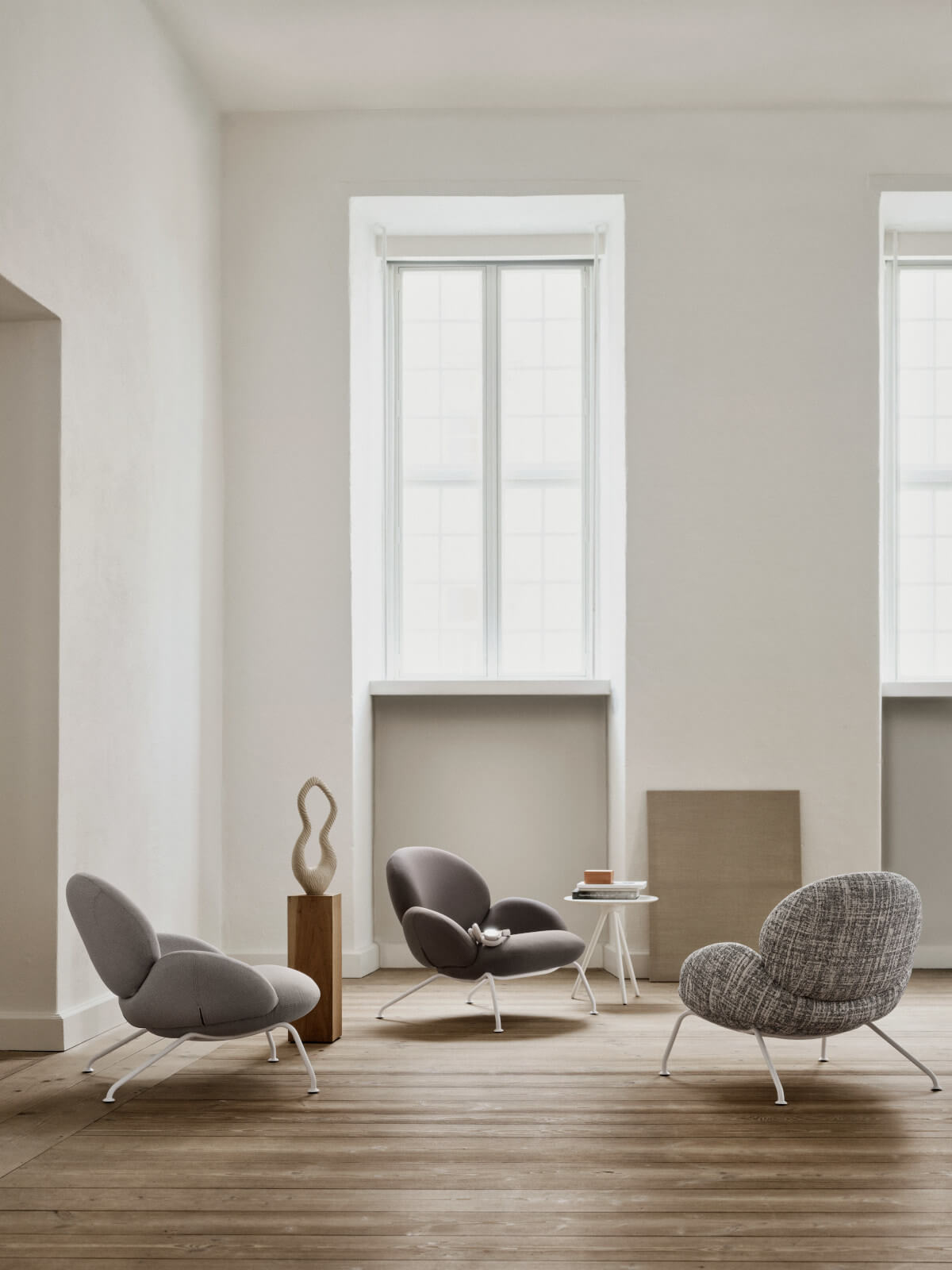Softline Baixa Sessel, moderner Polstersessel mit komfortabler Sitzfläche, minimalistisches skandinavisches Design