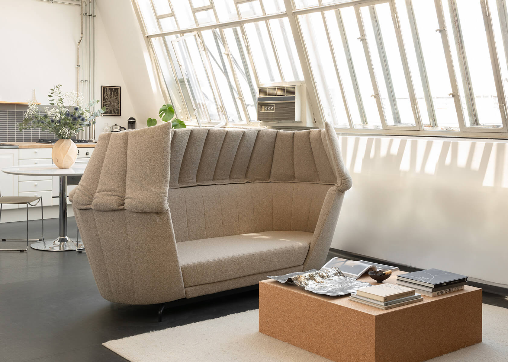 Komfortables W-Lounge Nesting Sofa mit klarer Formensprache, flexibel stellbar für Open Space, Lounge und Wartezonen