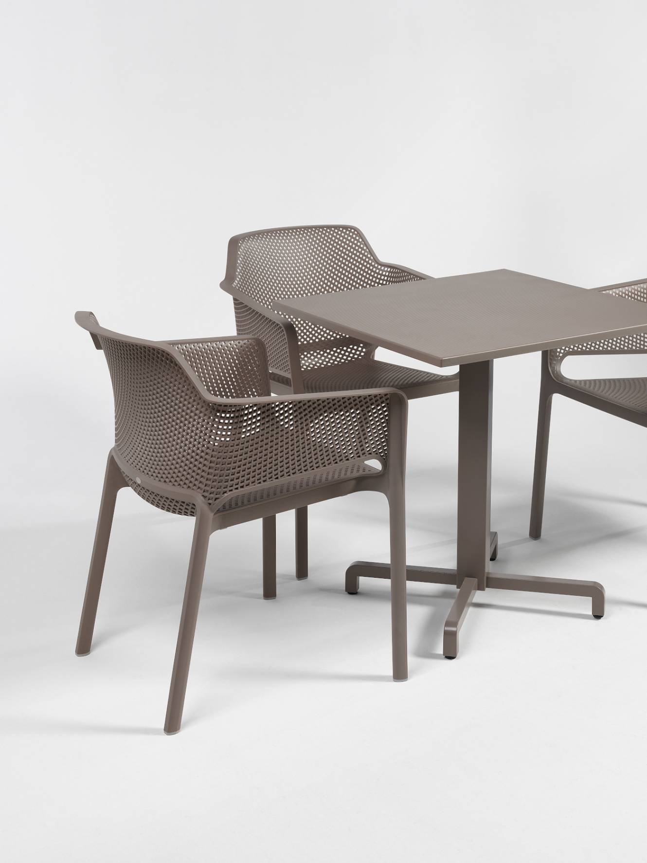 Nardi Net Armlehnstuhl – Italienisches Outdoor-Design Nardi Net Armlehnstuhl im Garten, leicht, wetterfest und langlebig – italienisches Outdoor-Design