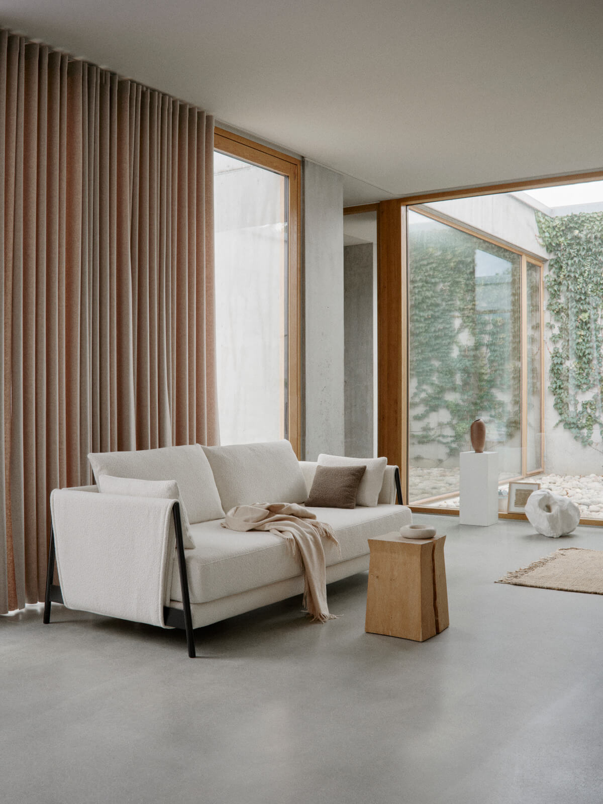 Elegantes Madison Sofa von Softline mit Komfortpolsterung, zeitlosem Stil und robustem Bezug, perfekt fürs Wohnzimmer